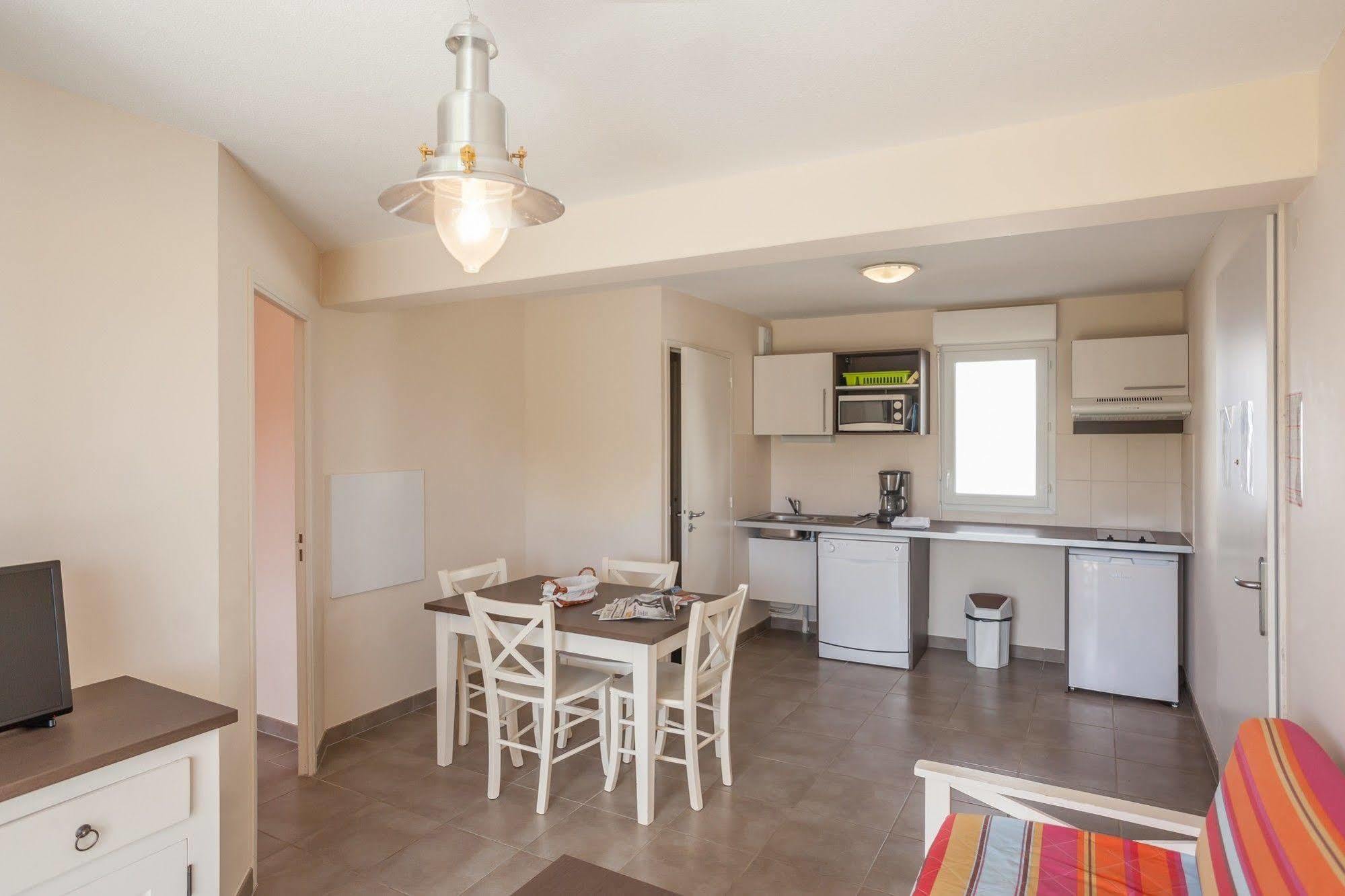 Residence Nemea Les Roches แซ็ง-โปล-เดอ-ลีอง ภายนอก รูปภาพ